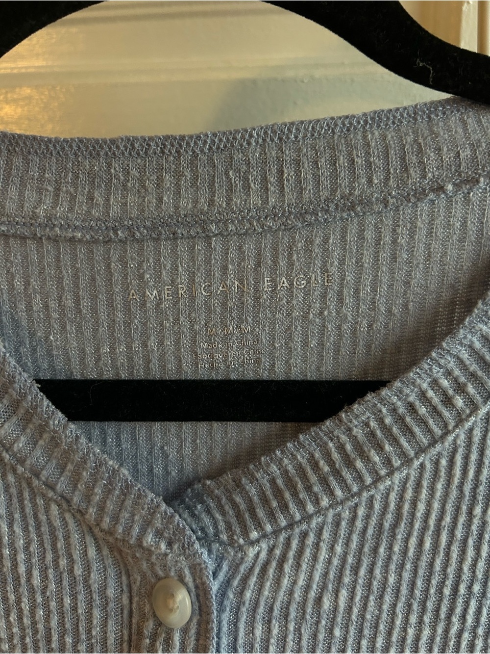 American Eagle Outfitters Women's Gray Waffle V-Neck Henley - Picture 4 of 5